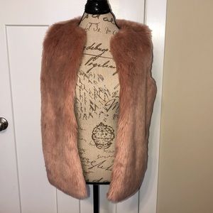 Pink furry vest!💕